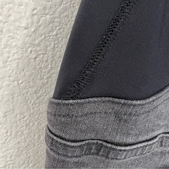 Madewell Maternity Over-the-Belly Skinny Jeans in Black Sea 29 - Picture 11 of 15